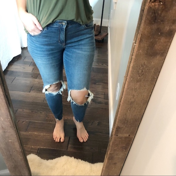 Old Navy rockstar mid rise size 10 distressed jean - Picture 2 of 7